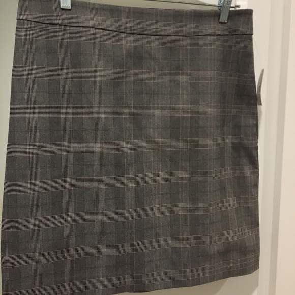 ☀️2/$22☀️ NWT Reitmans Plaid Pencil Skirt - Picture 3 of 5